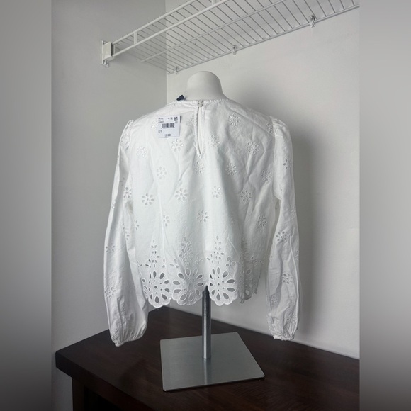 American Eagle White Long Sleeve High Neck Crop with Floral Pattern Cutouts - Picture 5 of 6